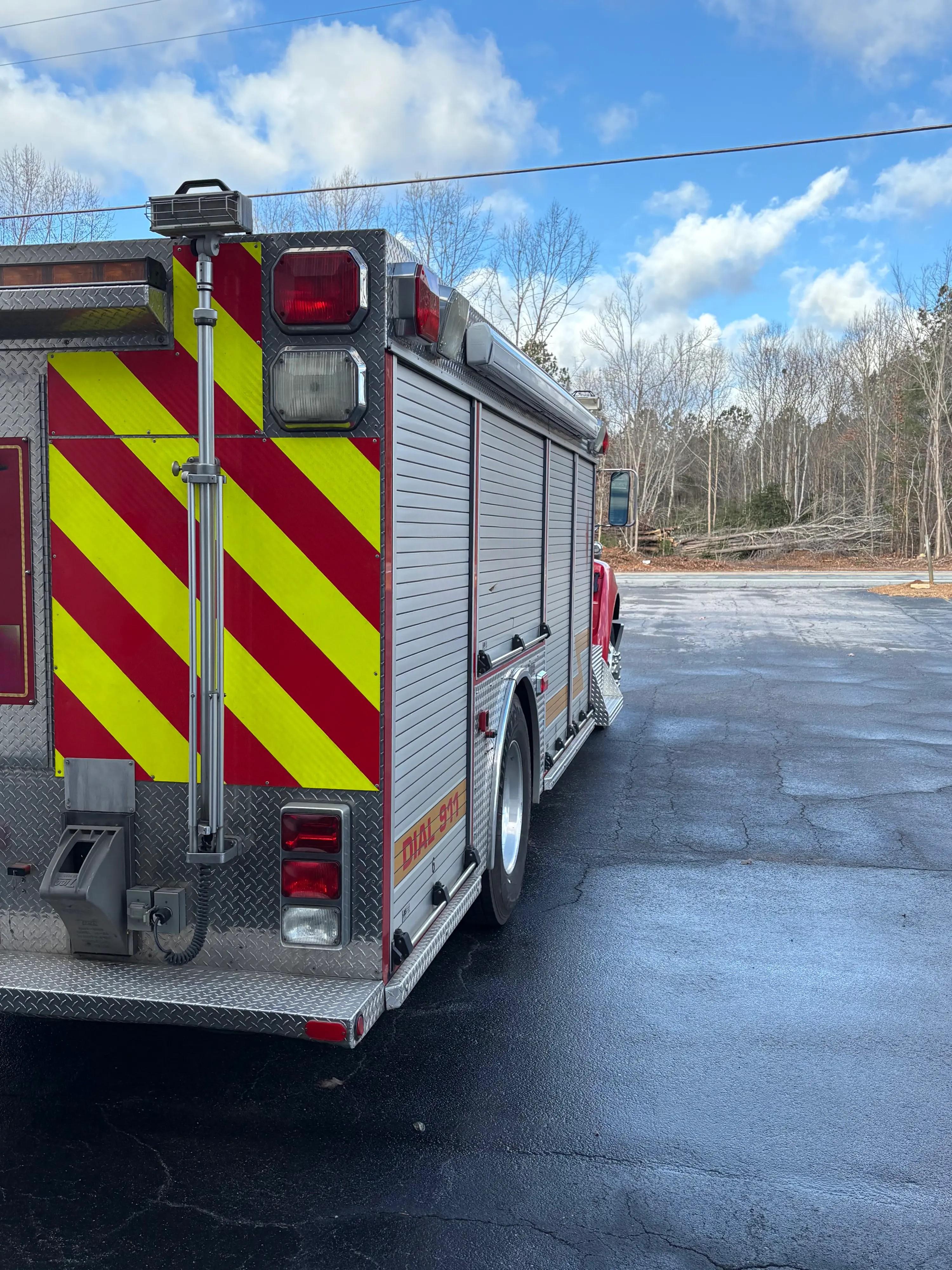 2004 Ford F750 Squad - image 7
