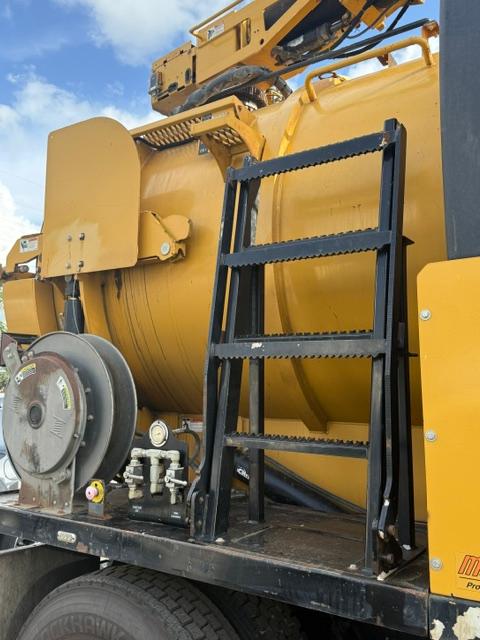 2019 Peterbilt Vermeer Hydrovac - image 64