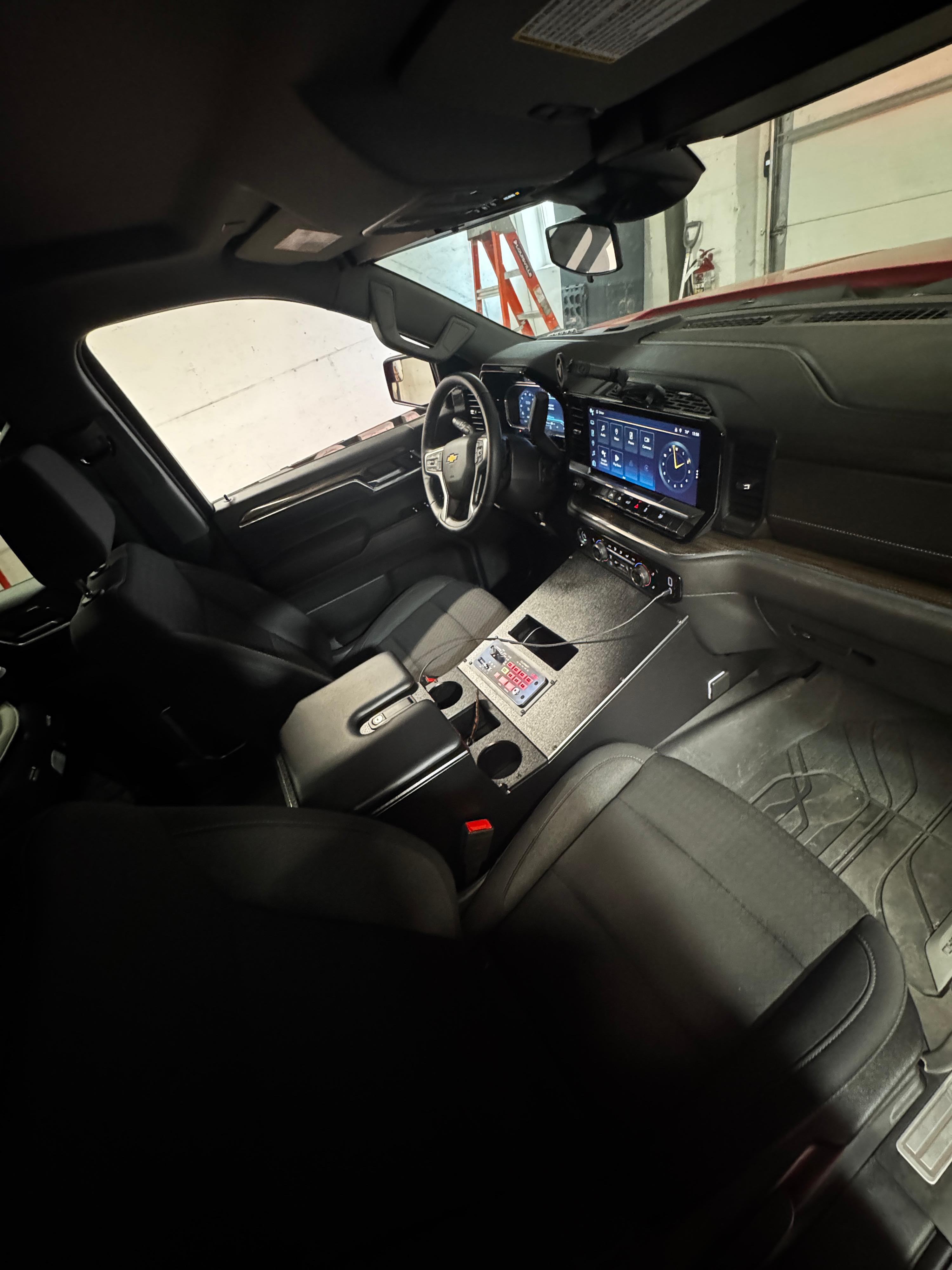 2023 Chevrolet Silverado 4x4 Command Unit - image 16