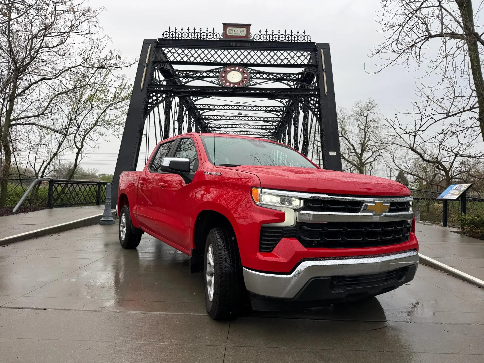 2023 Chevrolet Silverado 4x4 Command Unit - image 12
