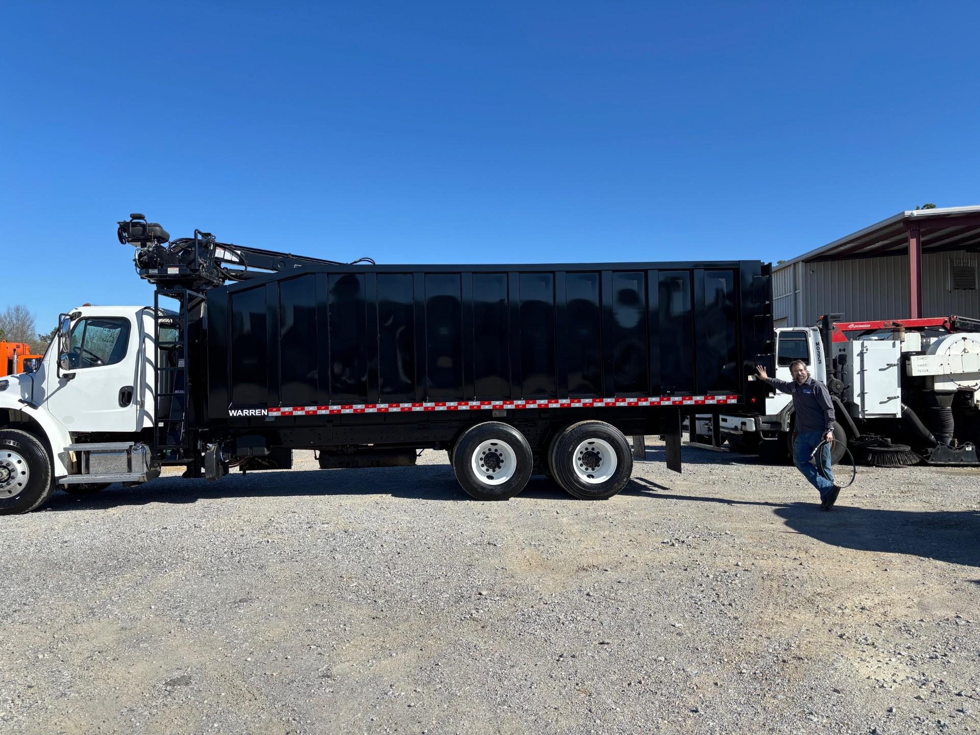 New LEMCO 7000 Loader on 2017 Freightliner - image 3