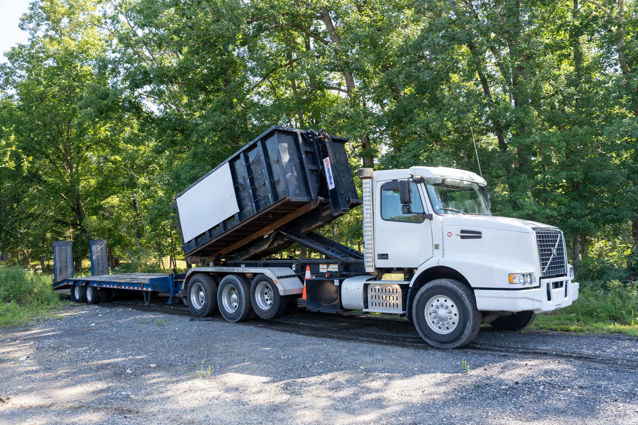 2017 Volvo Galbreath Hooklift - image 5