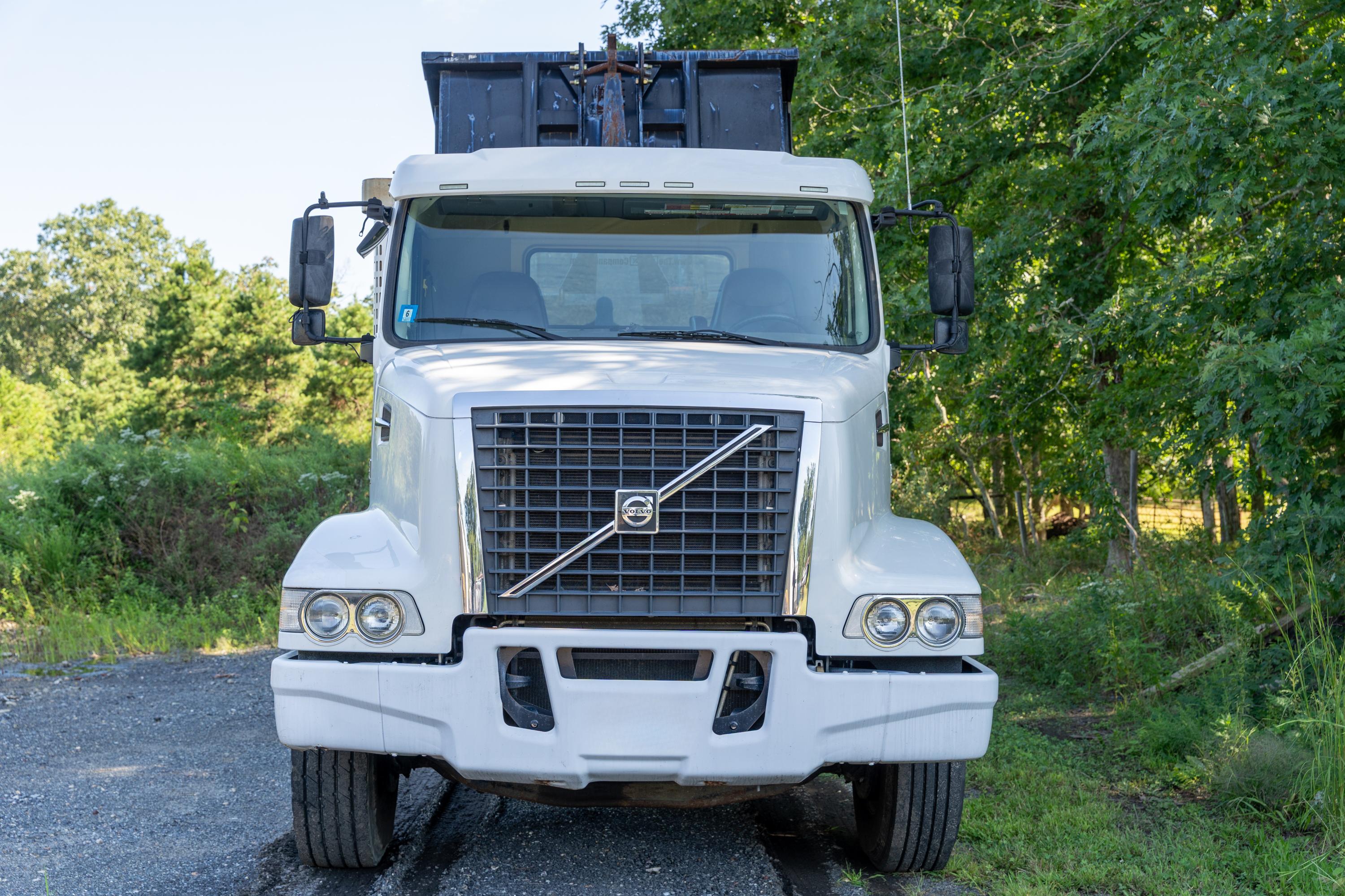 2017 Volvo Galbreath Hooklift - image 7