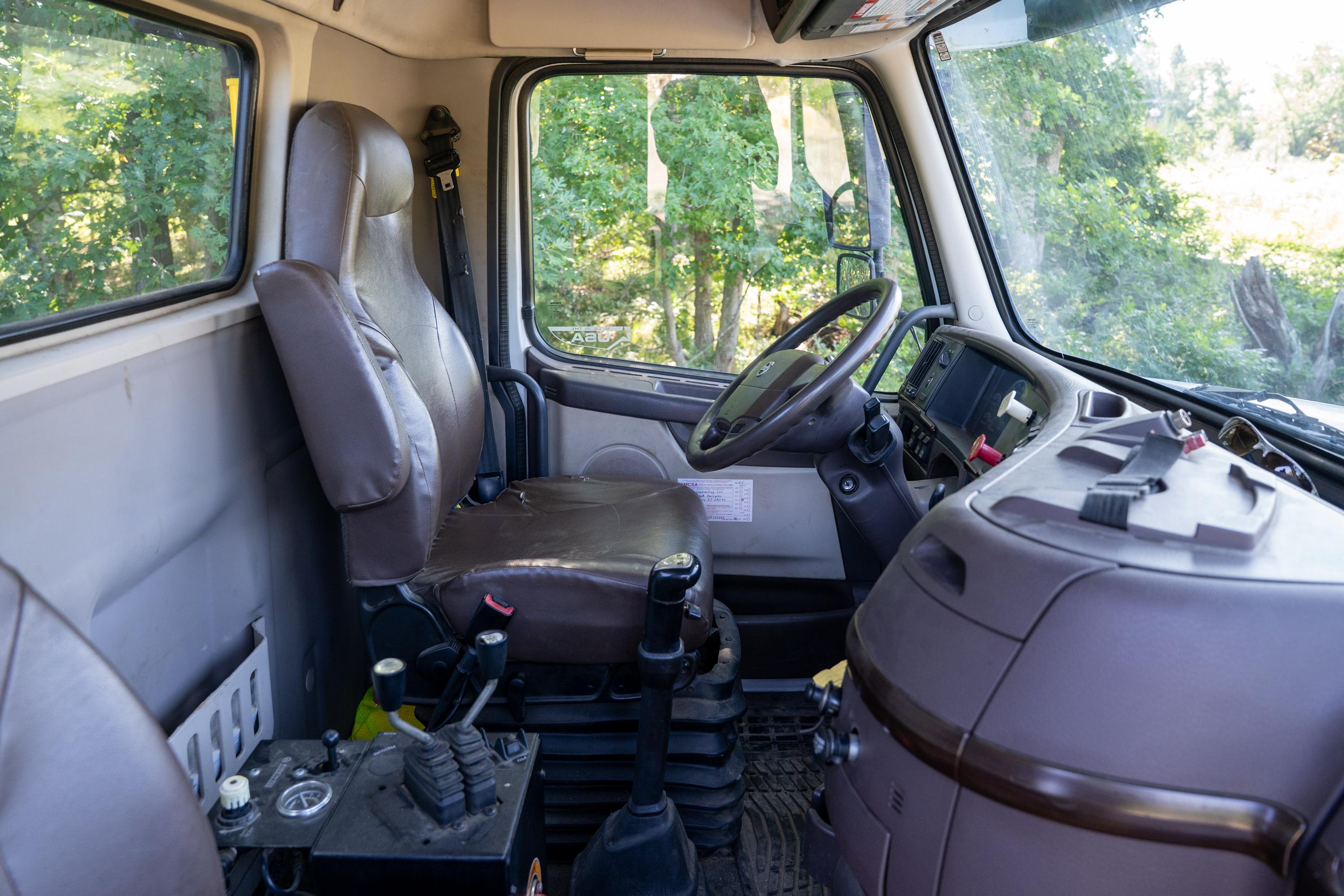 2017 Volvo Galbreath Hooklift - image 20