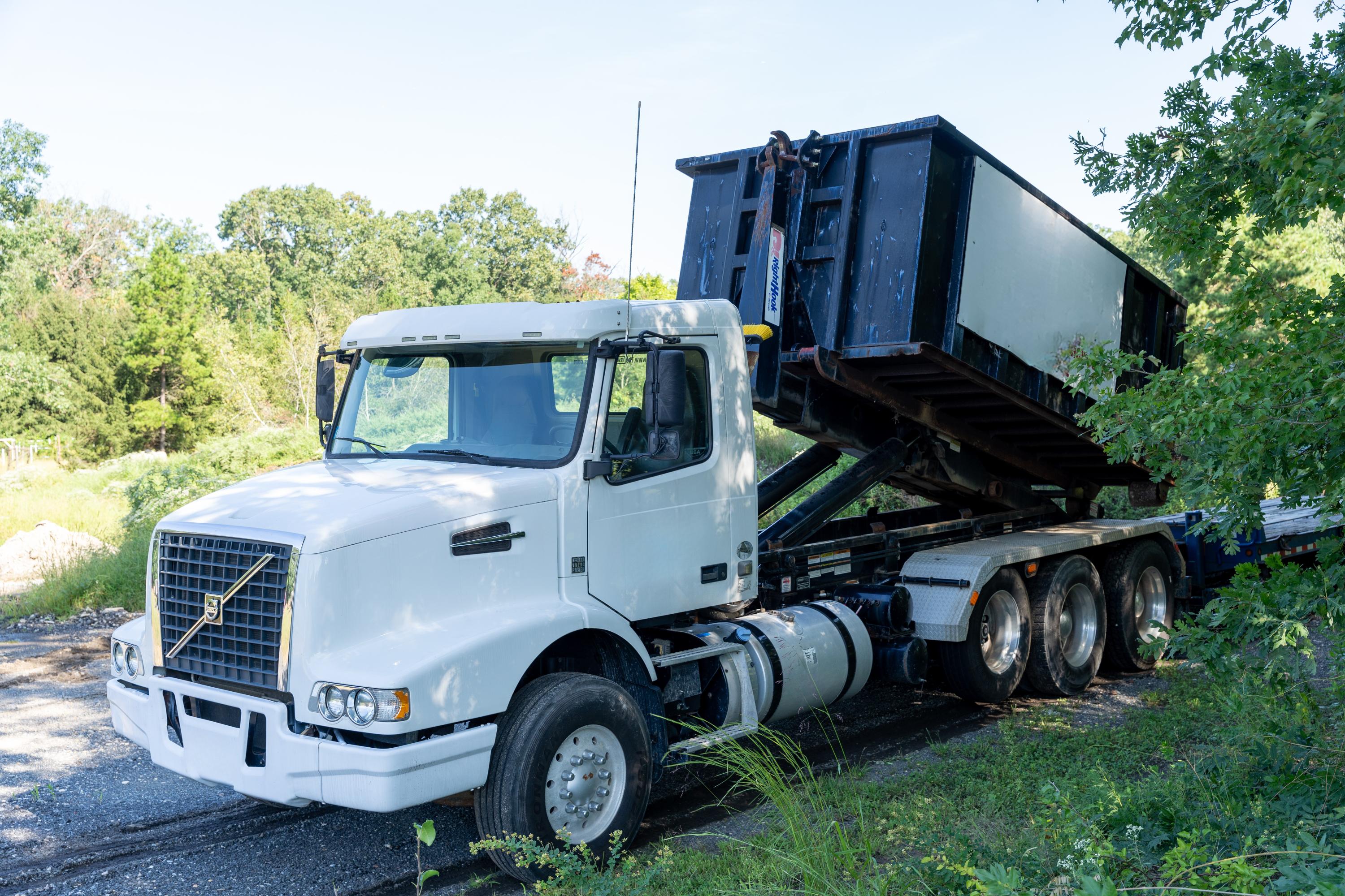 2017 Volvo Galbreath Hooklift - image 6