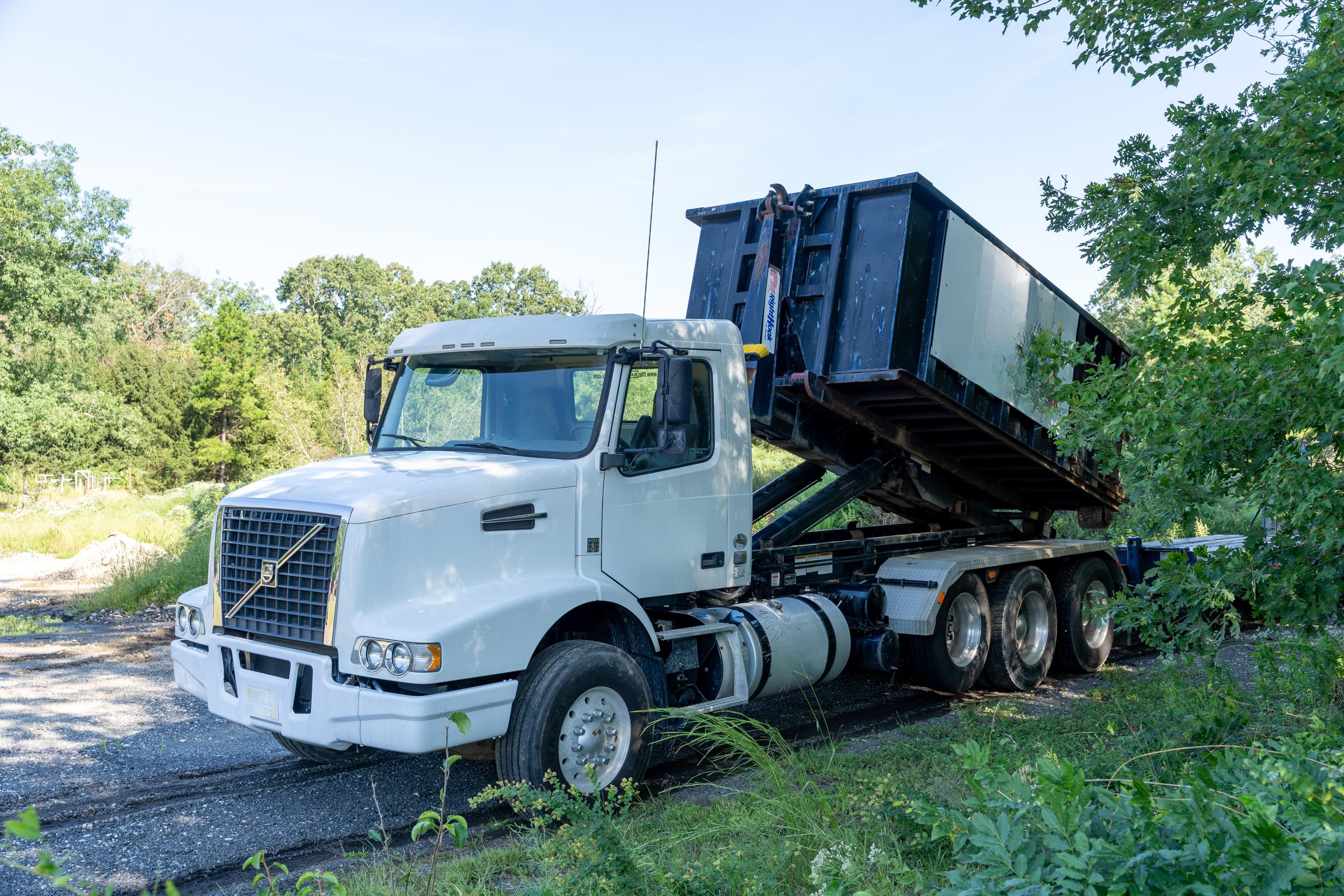 2017 Volvo Galbreath Hooklift - image 4