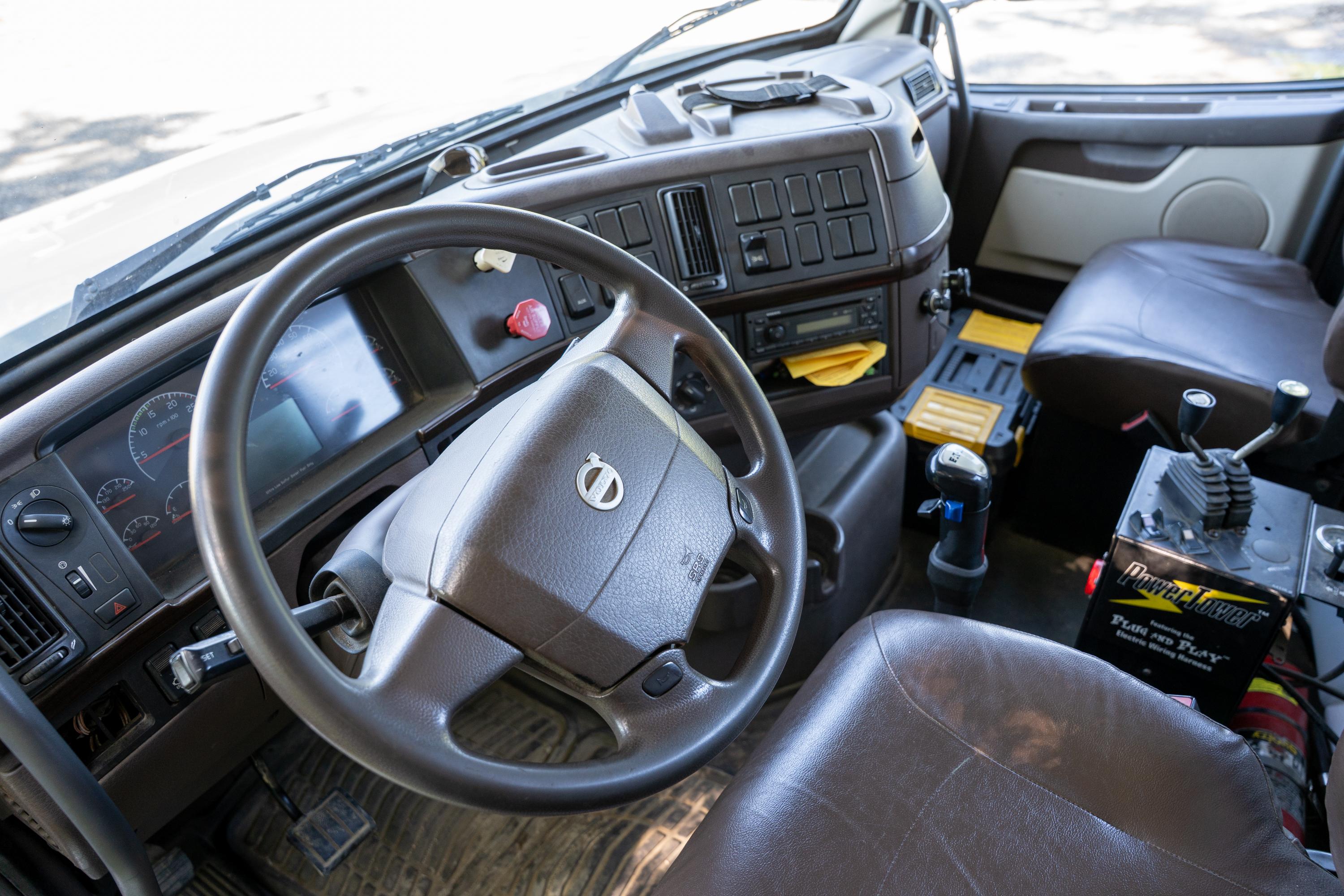 2017 Volvo Galbreath Hooklift - image 26