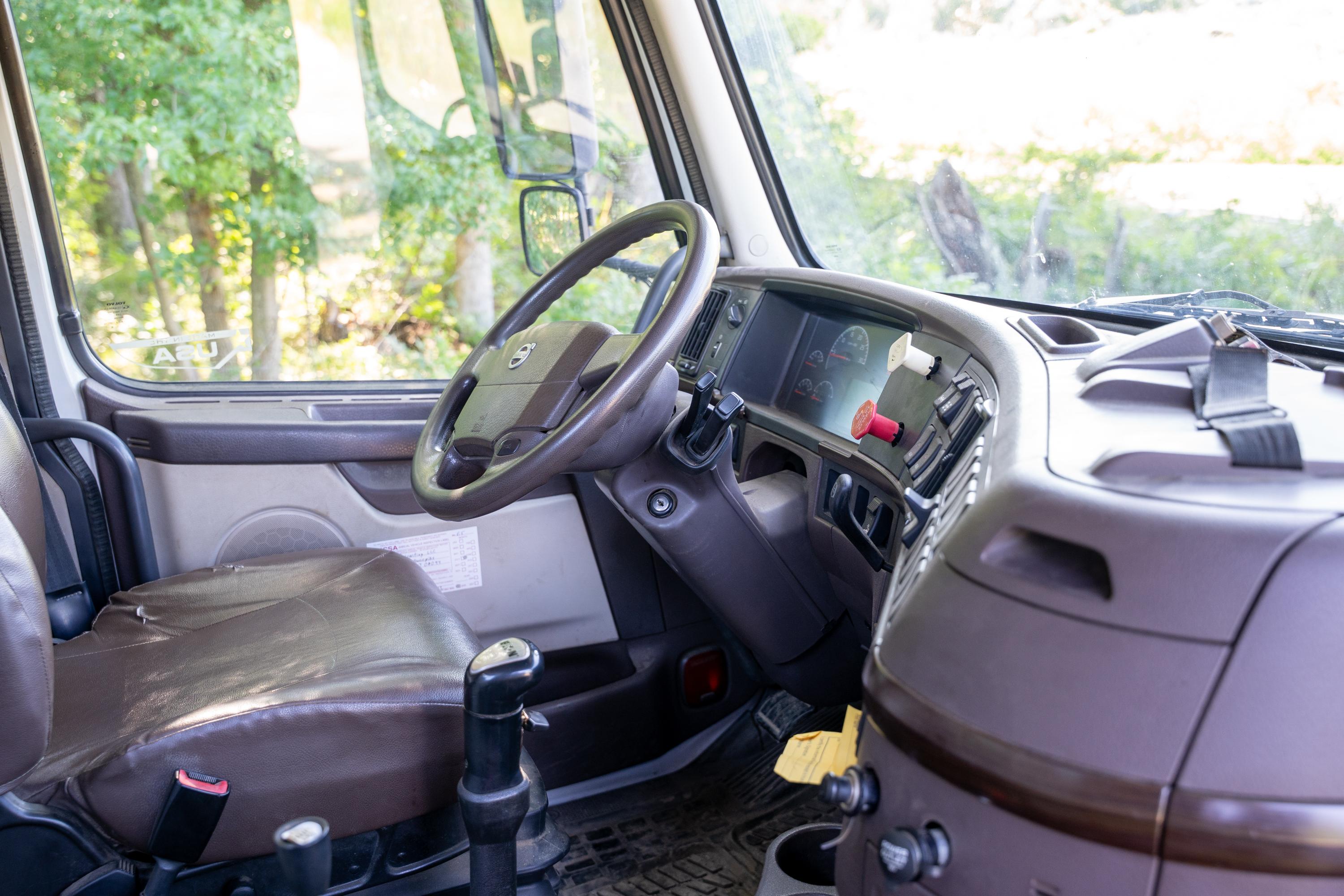 2017 Volvo Galbreath Hooklift - image 21