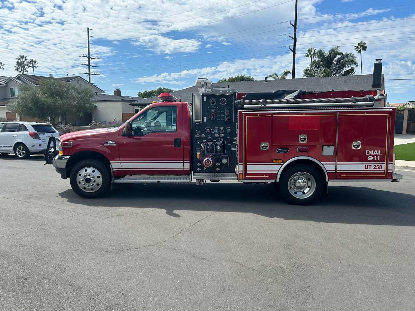 2004 Ford F-550 Mini Pumper - image 2