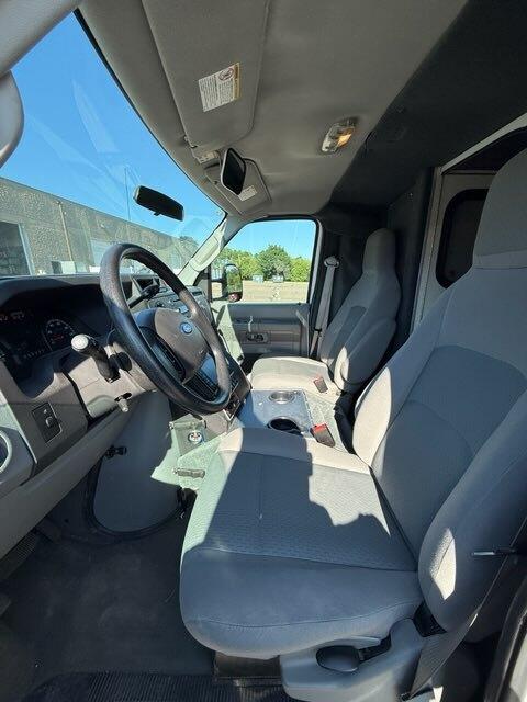 2010 Ford E-350 Type III Ambulance - image 8