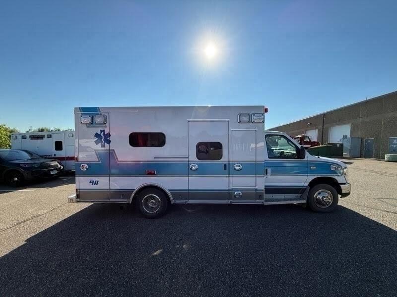 2010 Ford E-350 Type III Ambulance - image 3