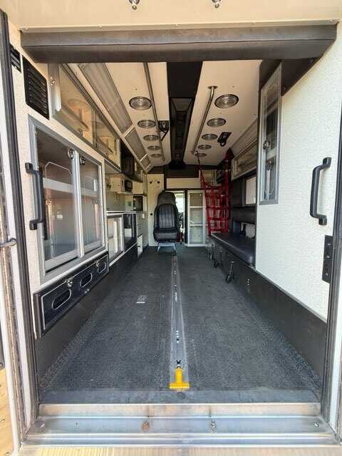 2010 Ford E-350 Type III Ambulance — photo 5