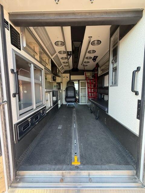 2010 Ford E-350 Type III Ambulance - image 5