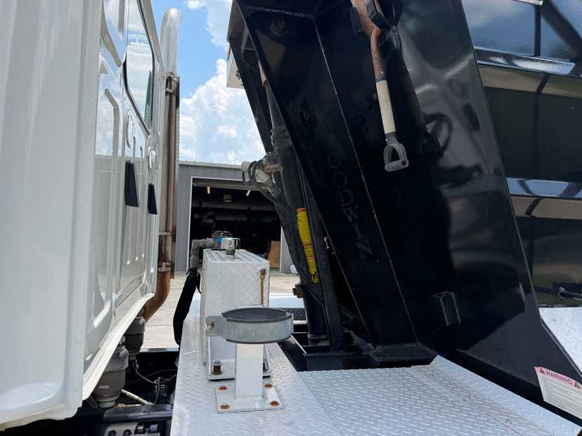2022 Western Star 47x Dump Truck — photo 8