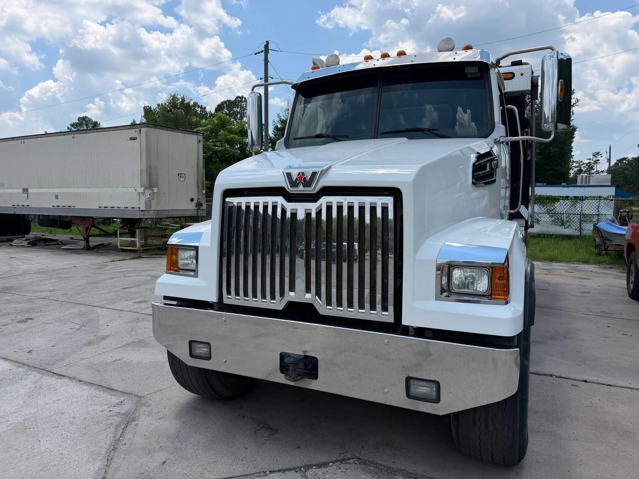 2022 Western Star 47x Dump Truck - image 3
