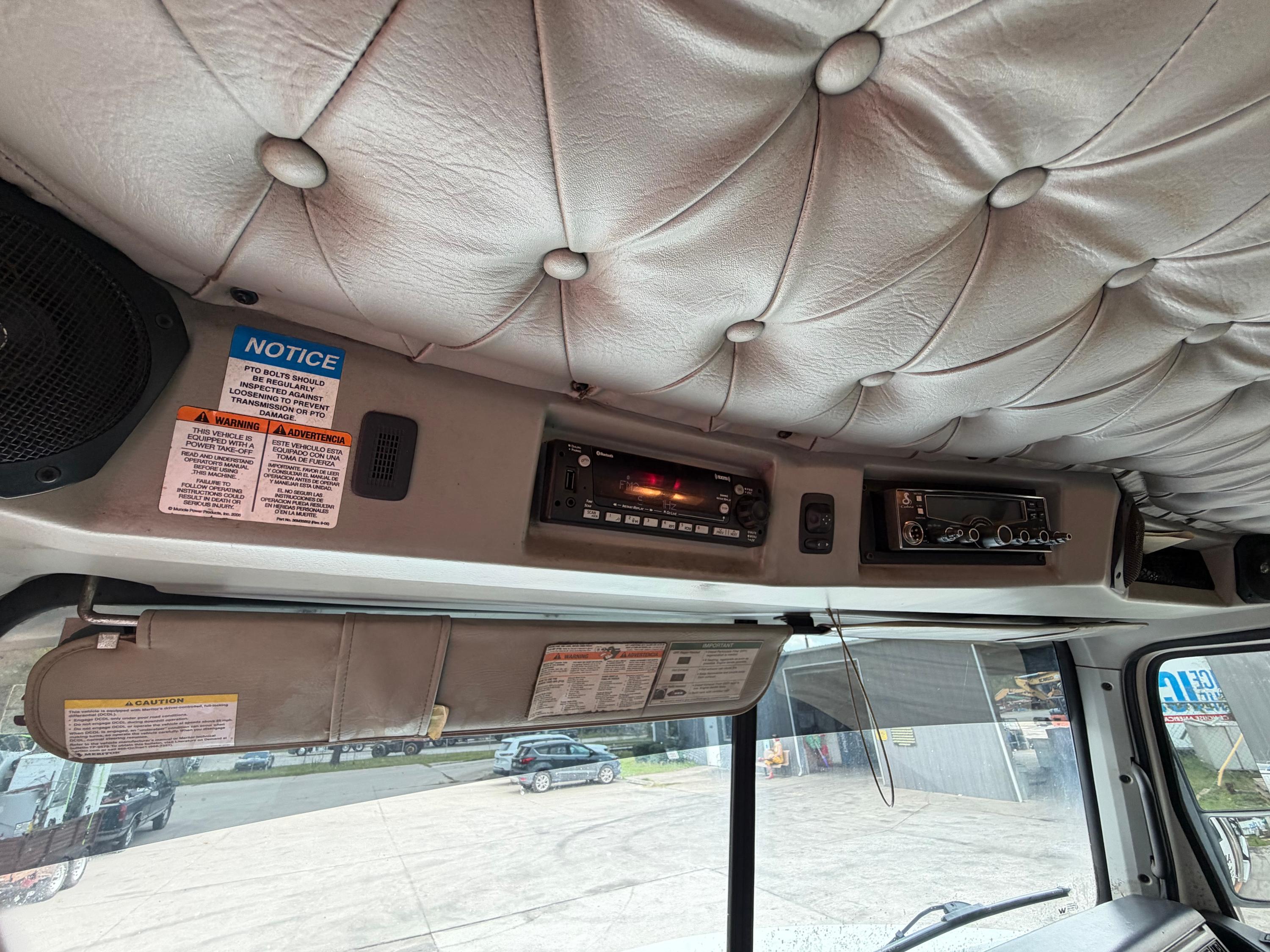 2022 Western Star 47x Dump Truck - image 12