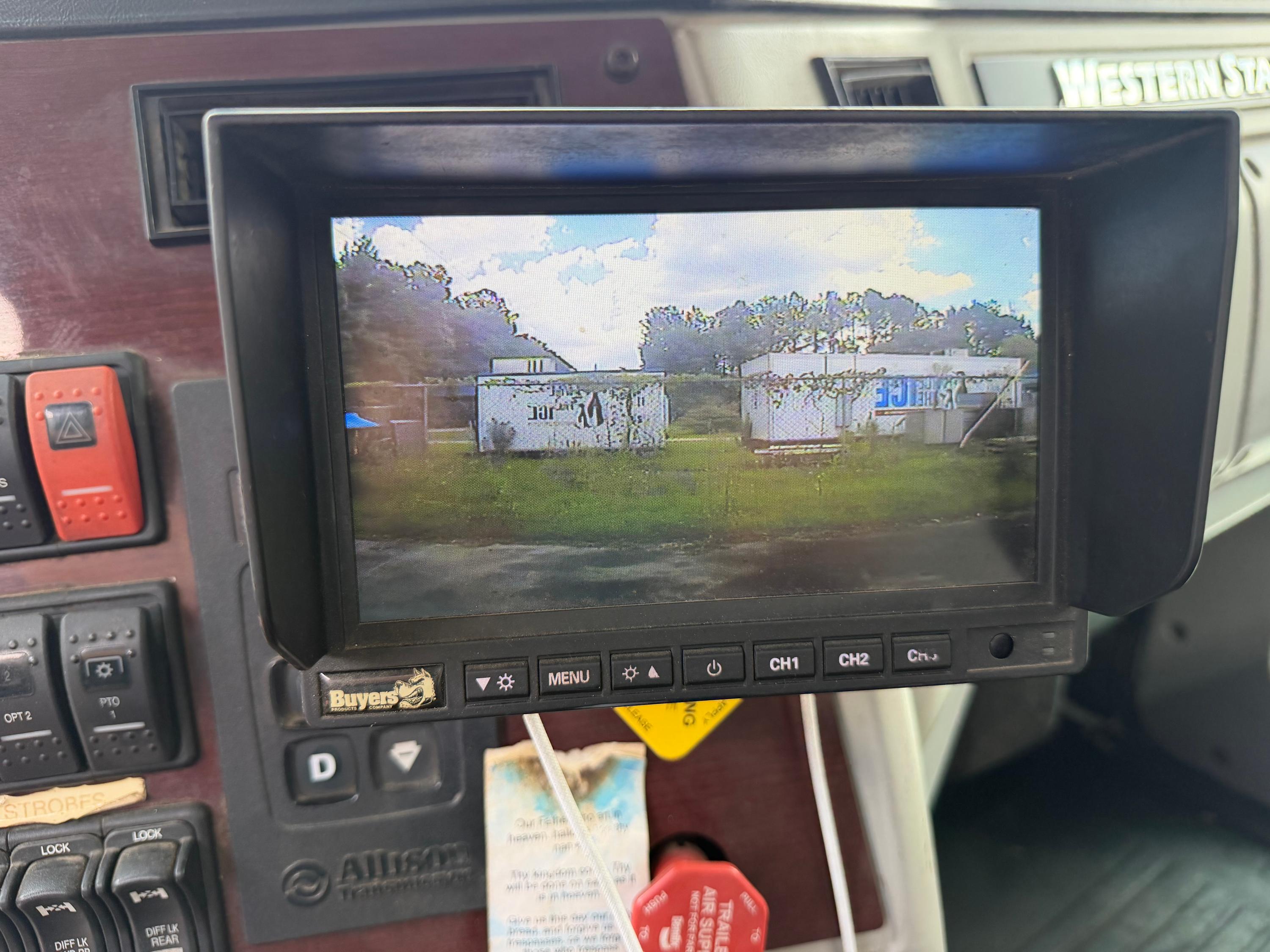 2022 Western Star 47x Dump Truck - image 15