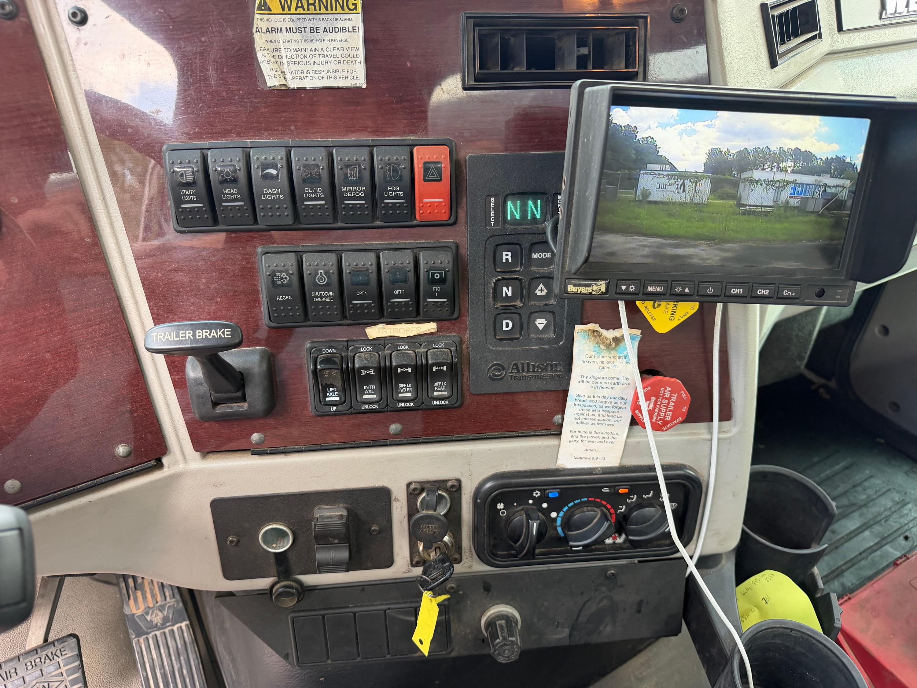 2022 Western Star 47x Dump Truck - image 14