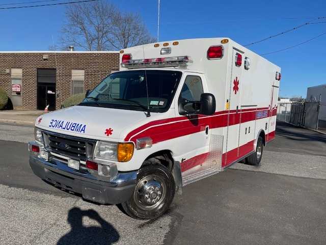 2006 Ford E450 Type III Braun Ambulance