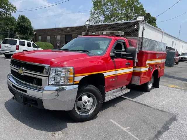 2010 Chevy Silverado 3500 HD  4x4 Built by Pierce Fire Police Rescue 11k Miles.