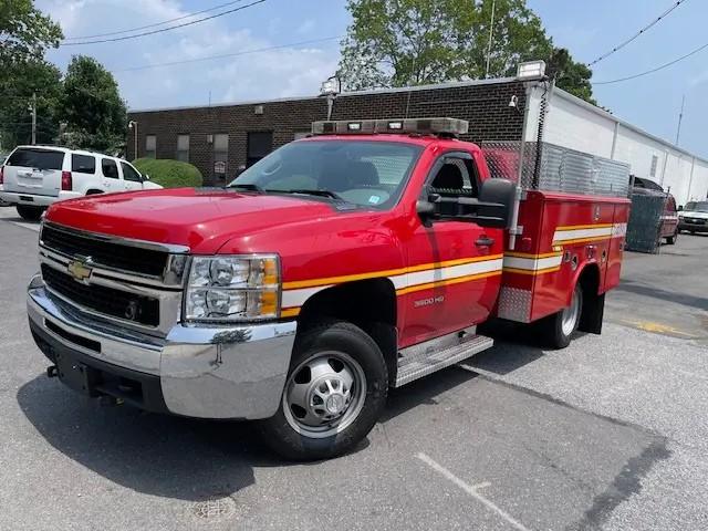 2010 Chevy Silverado 3500 HD 4x4 Built by Pierce Fire Police Rescue 11k Miles.