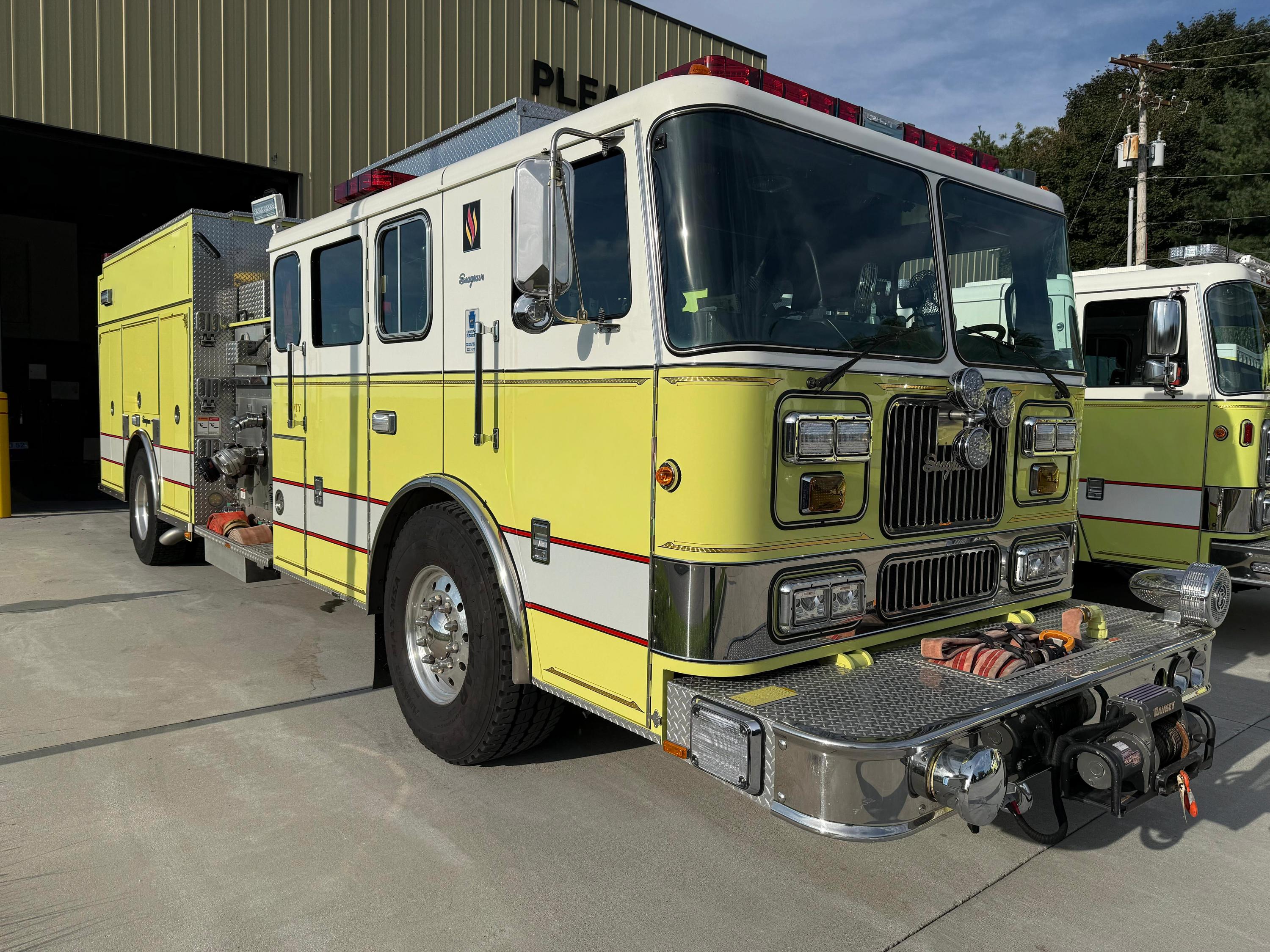 2002 Seagrave Pumper - image 2