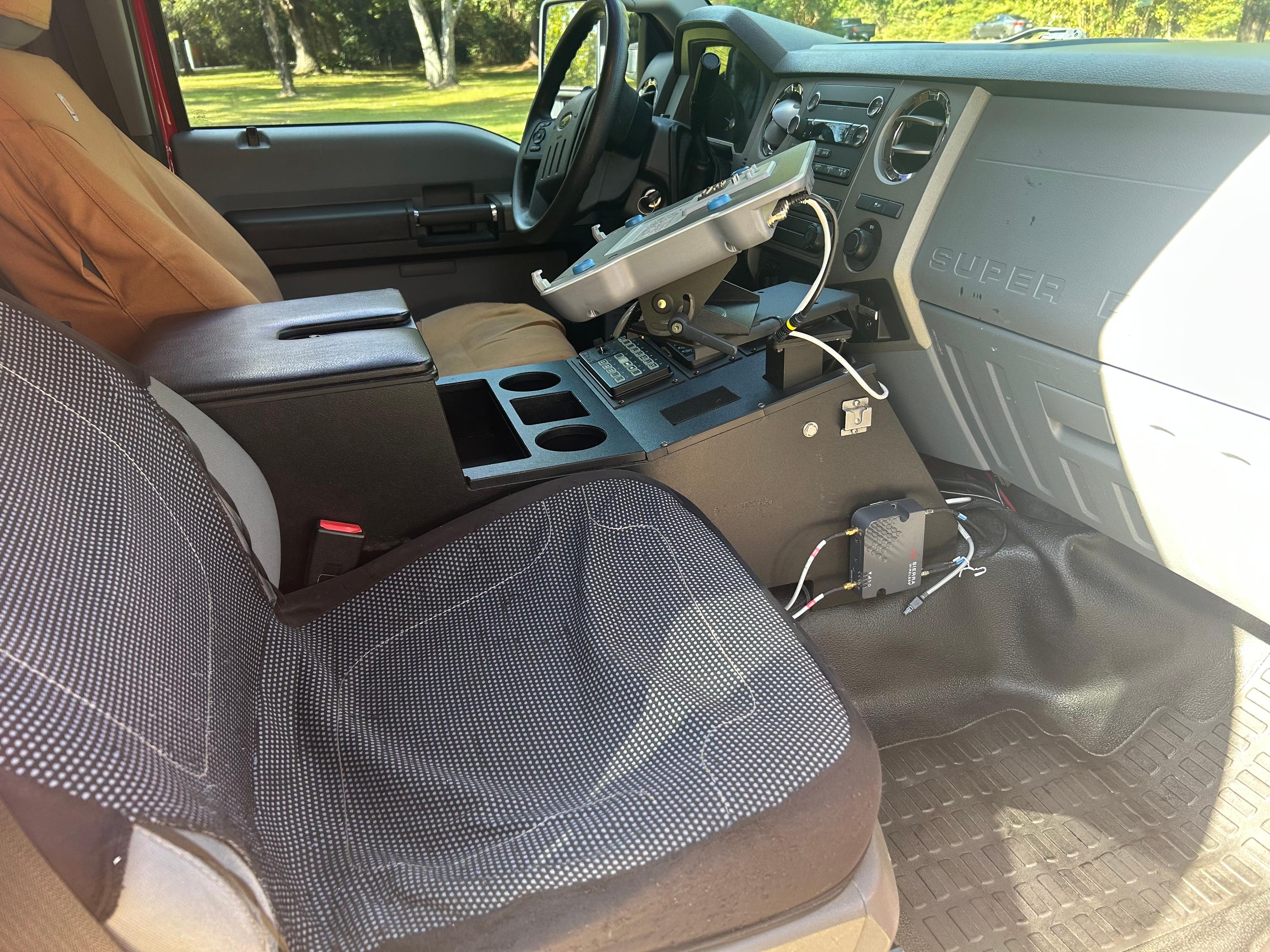 2012 Ford F250 4x4 Command Unit - image 6