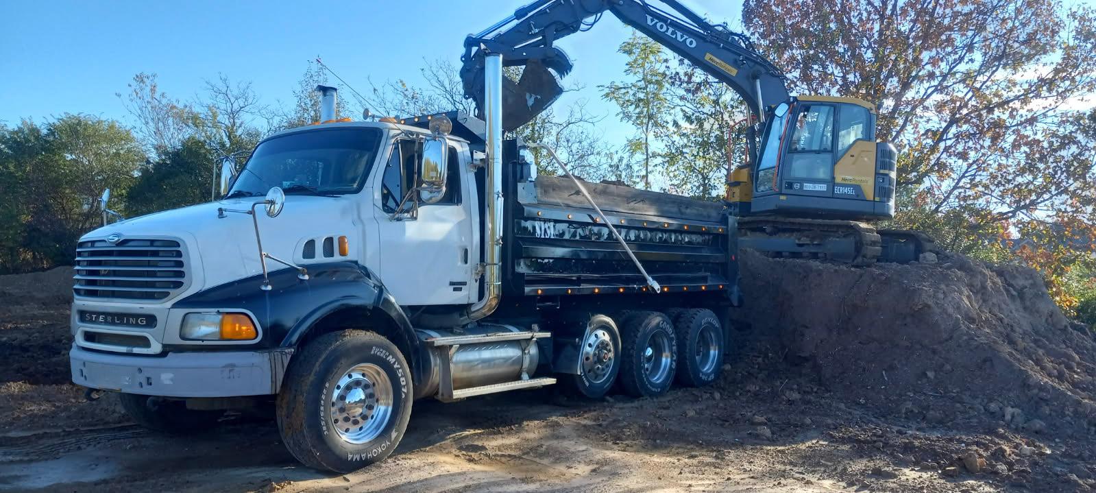 2005 Sterling AT9500 Dump Truck - image 2