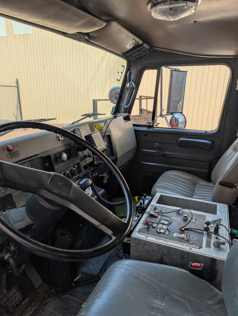 1995 International 4900 Wildland Unit — photo 6