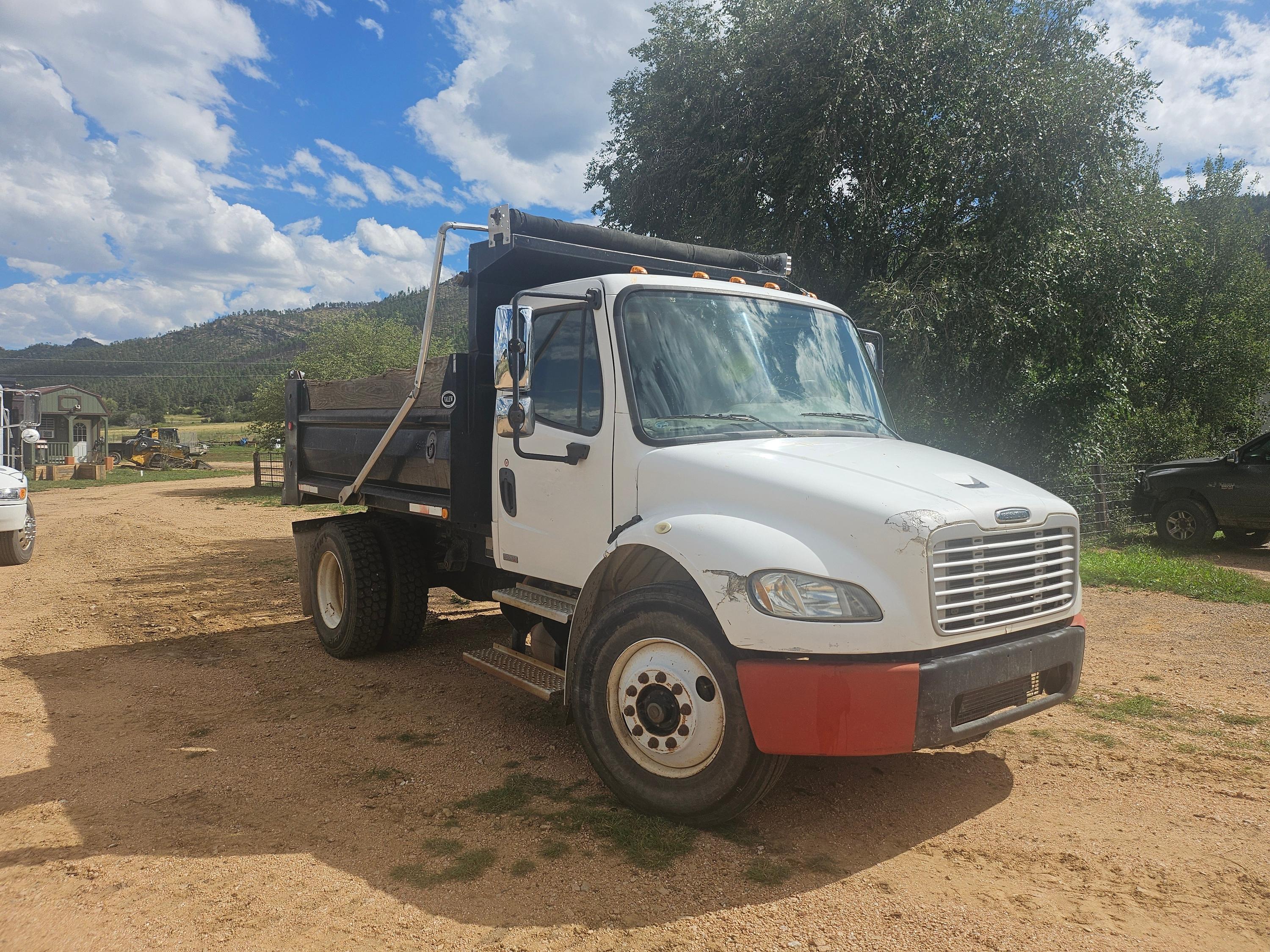 2006 Freightliner M2 106 Dump Truck - image 2