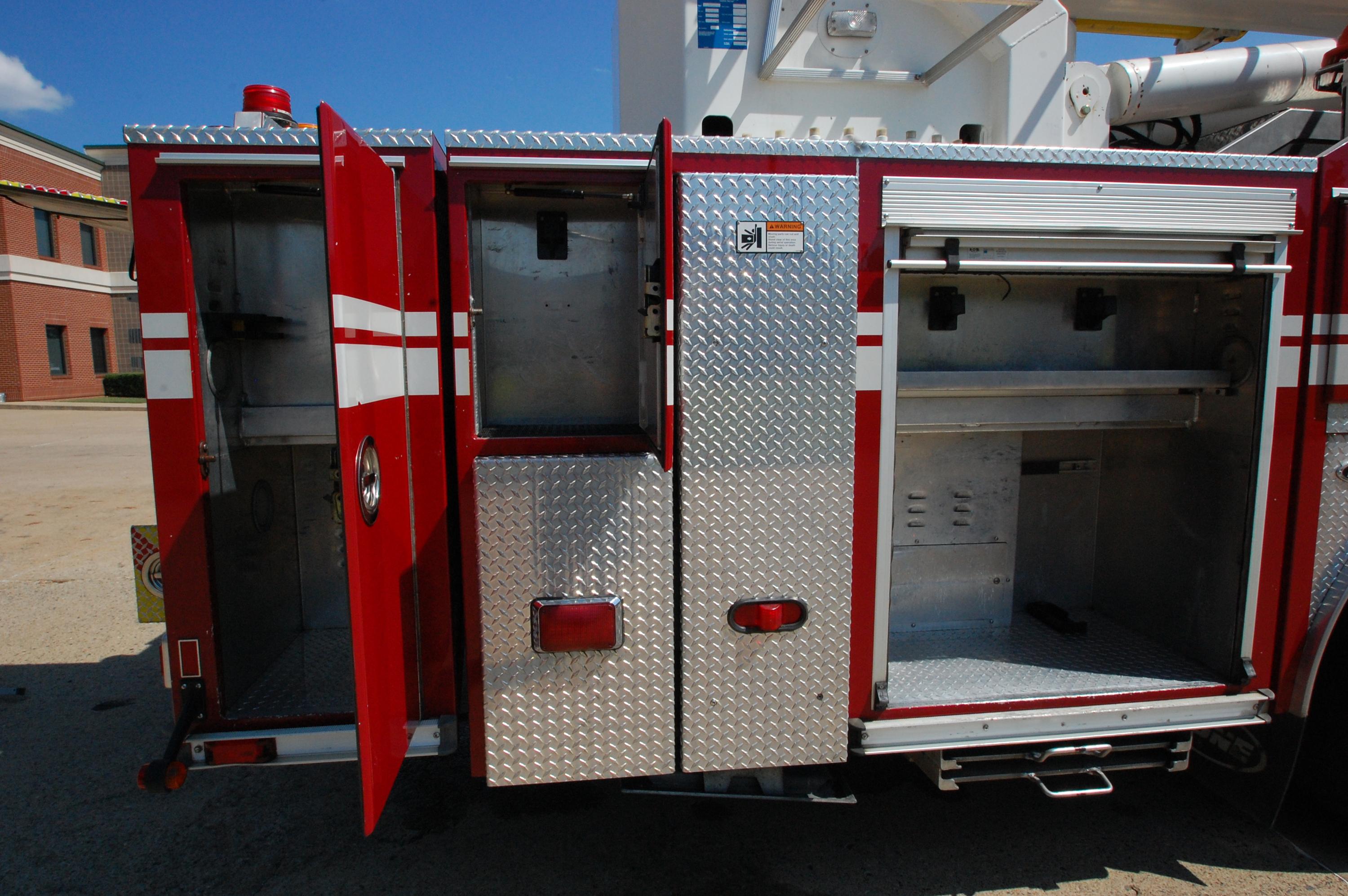 2006 E-One Bronto 100' Aerial - image 16
