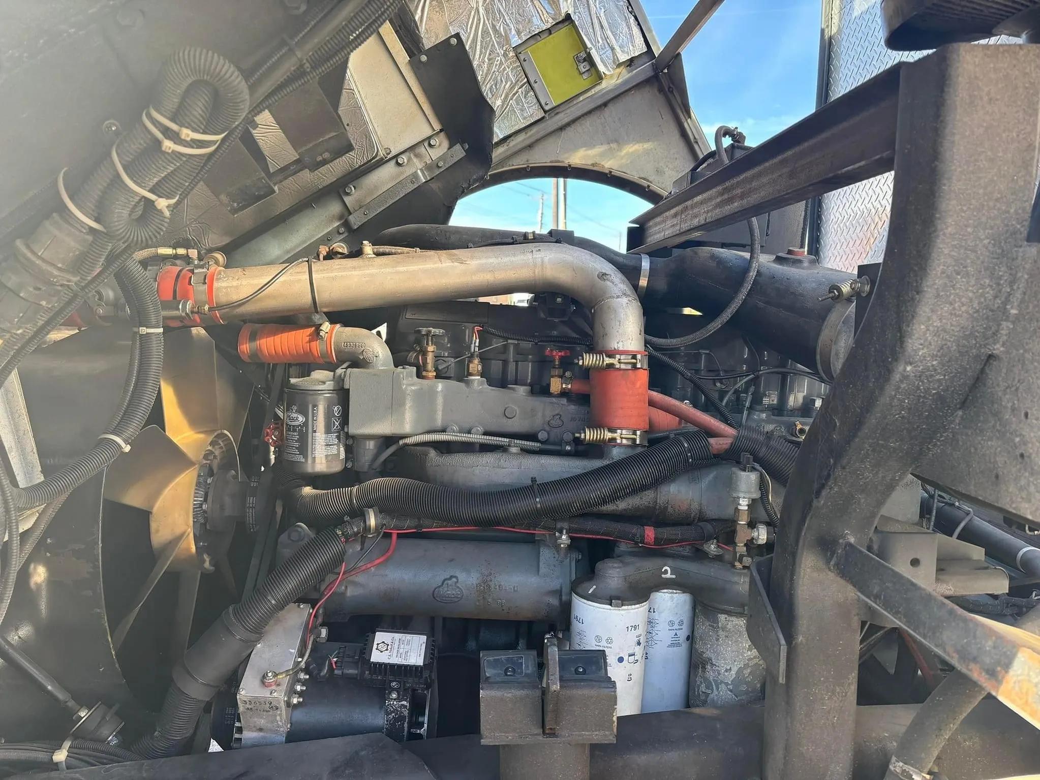1994 MACK/NEW LEXINGTON PUMPER 1750/1250/60 - image 9