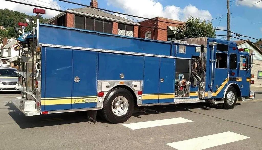 2001 SUTPHEN HEAVY DUTY RESCUE PUMPER - image 3