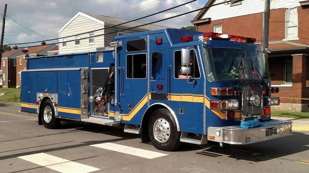 2001 SUTPHEN HEAVY DUTY RESCUE PUMPER - image 11