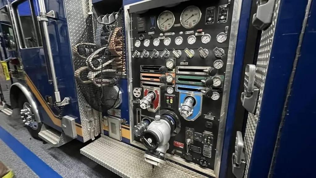 2001 SUTPHEN HEAVY DUTY RESCUE PUMPER - image 18