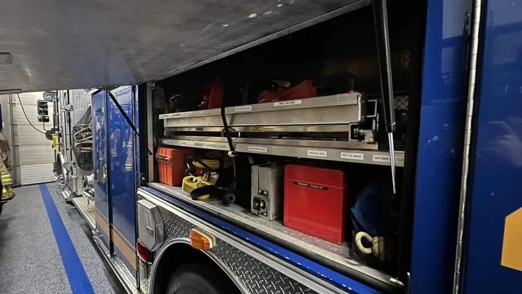 2001 SUTPHEN HEAVY DUTY RESCUE PUMPER - image 19