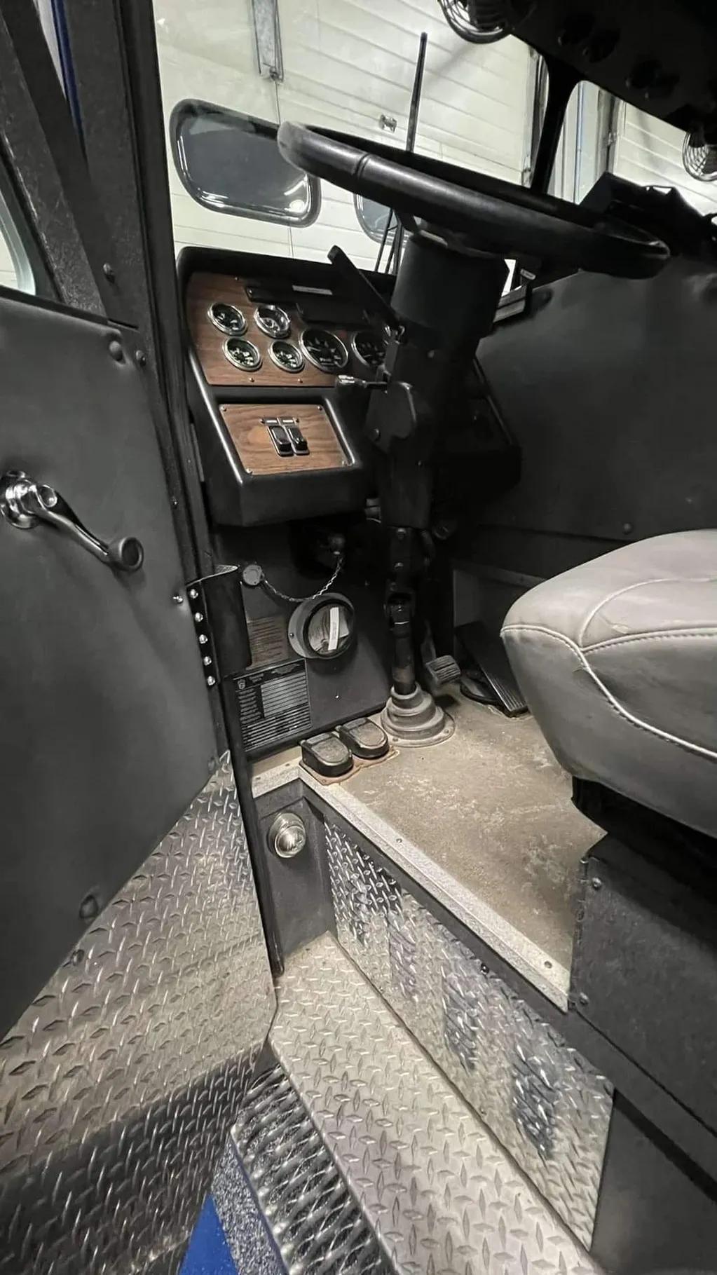 2001 SUTPHEN HEAVY DUTY RESCUE PUMPER - image 30