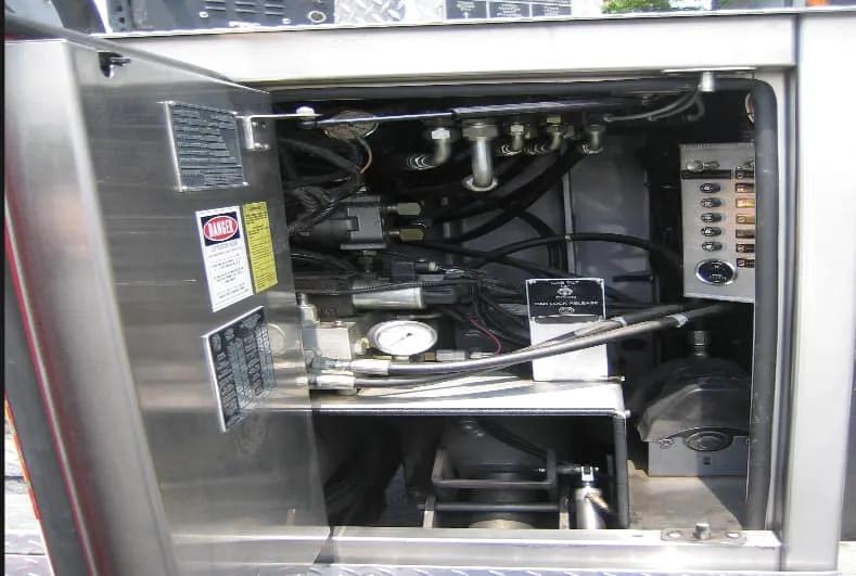 2001 SUTPHEN 75' TOWER 1500/500 - image 11