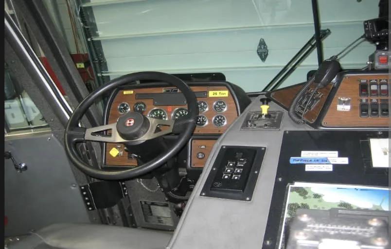 2001 SUTPHEN 75' TOWER 1500/500 - image 20
