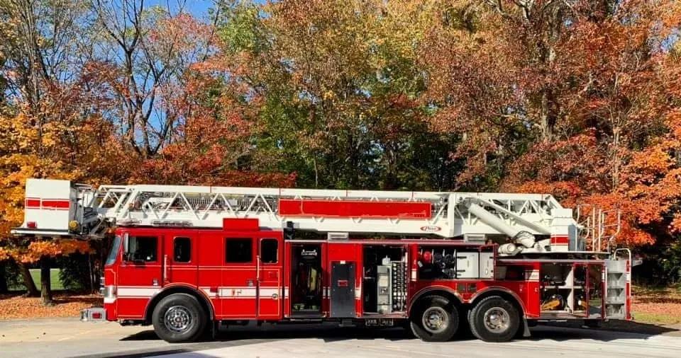 2005 Pierce 100' Tower - image 2