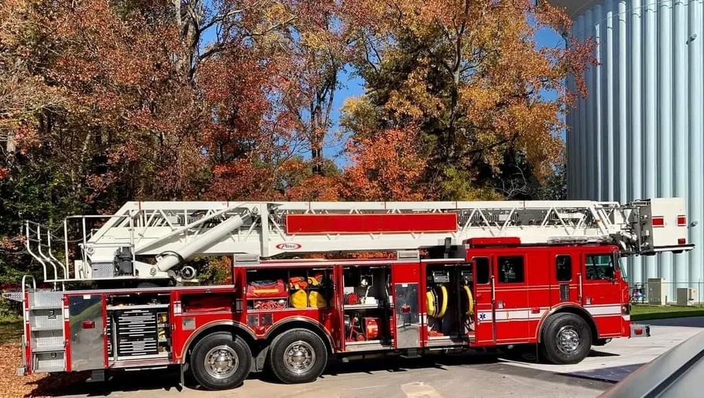 2005 Pierce 100' Tower - image 4