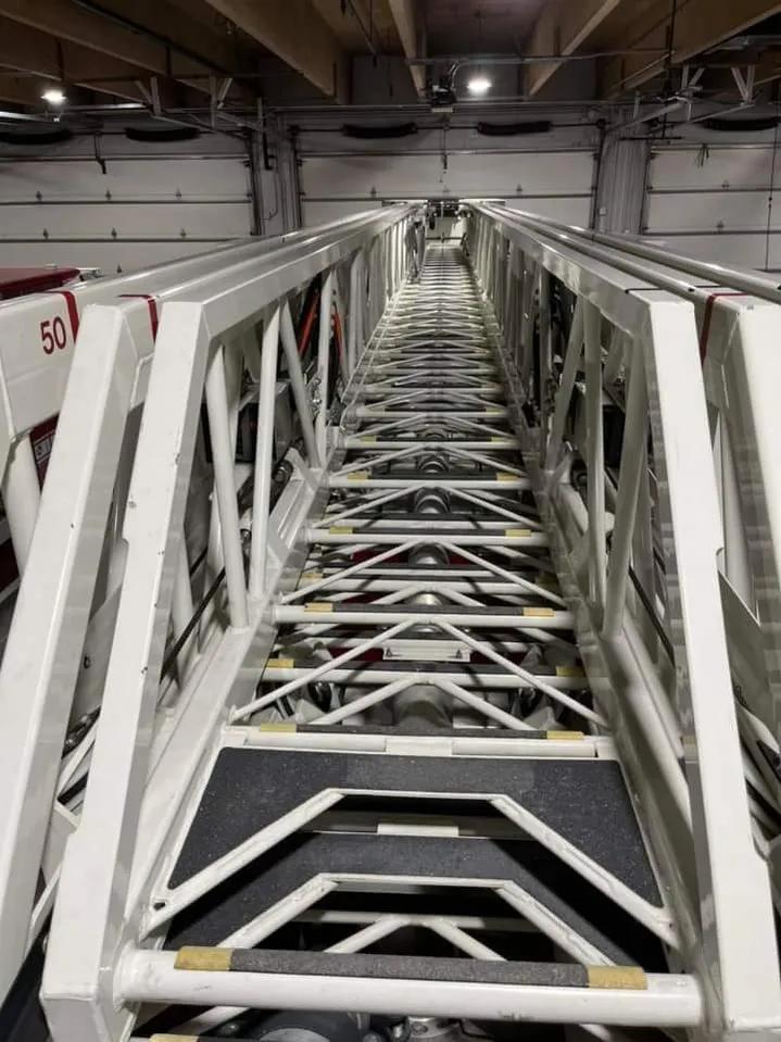 2005 Pierce 100' Tower - image 15