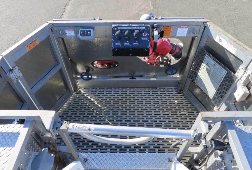 2004 American LaFrance 100' Tower 2000/300 - image 22