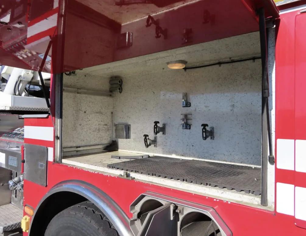 2004 American LaFrance 100' Tower 2000/300 - image 24