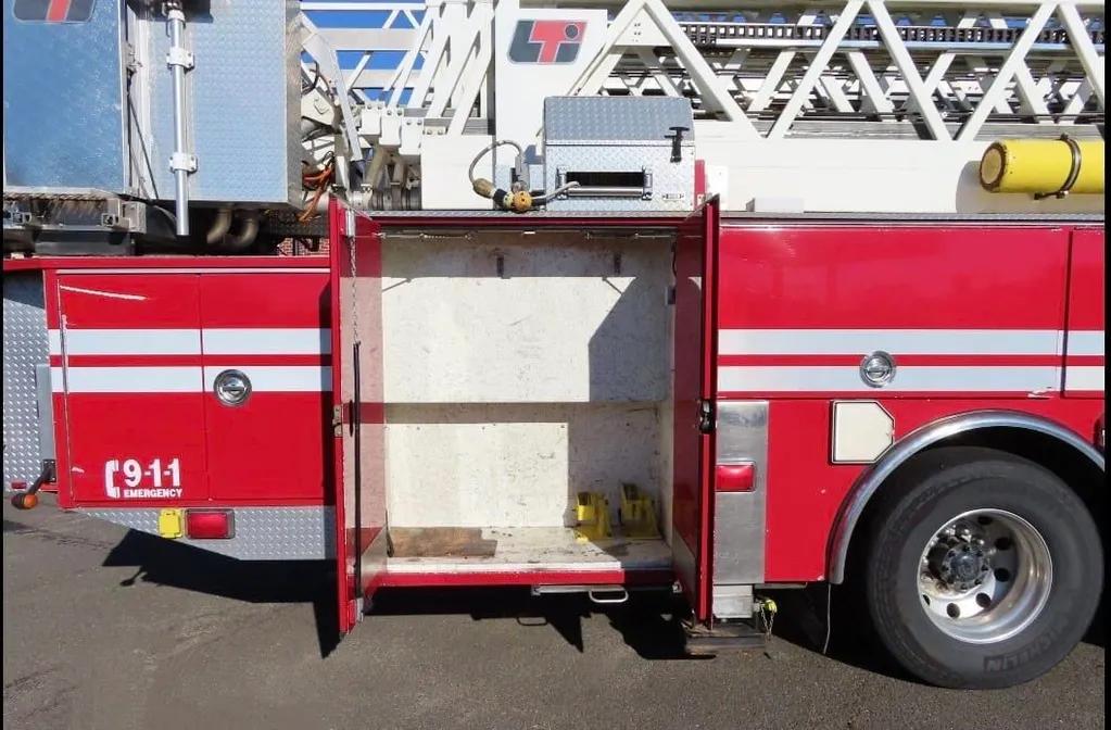 2004 American LaFrance 100' Tower 2000/300 - image 30