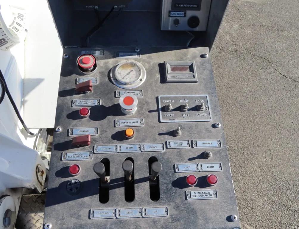 2004 American LaFrance 100' Tower 2000/300 - image 45
