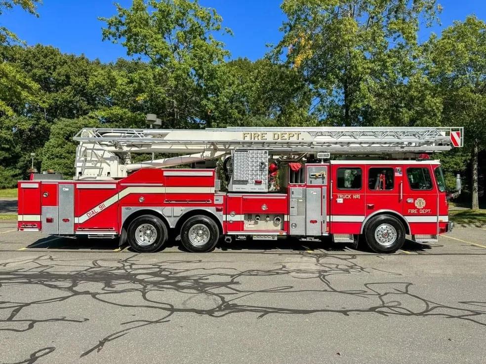 2006 E-One Cyclone II 100FT Bronto Skylift - image 4