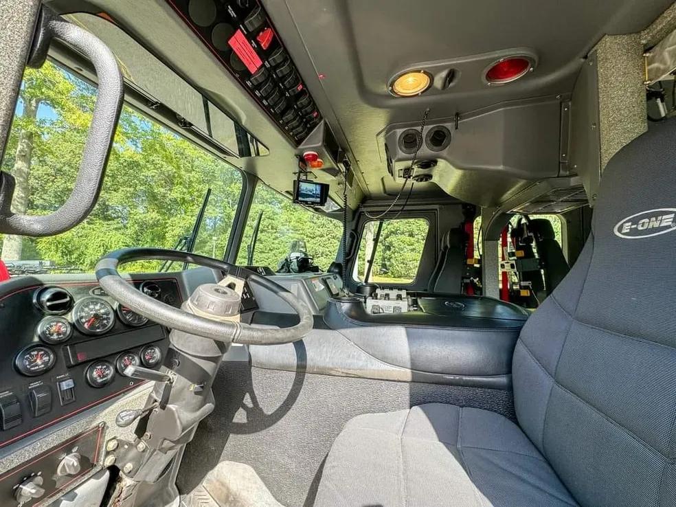 2006 E-One Cyclone II 100FT Bronto Skylift - image 16