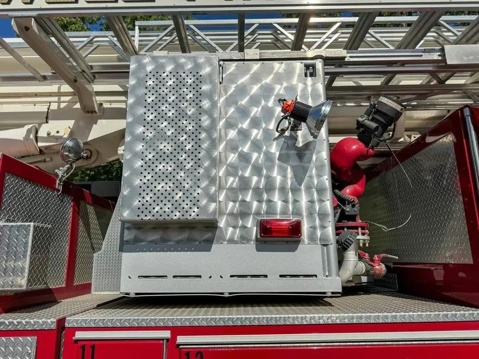 2006 E-One Cyclone II 100FT Bronto Skylift - image 19