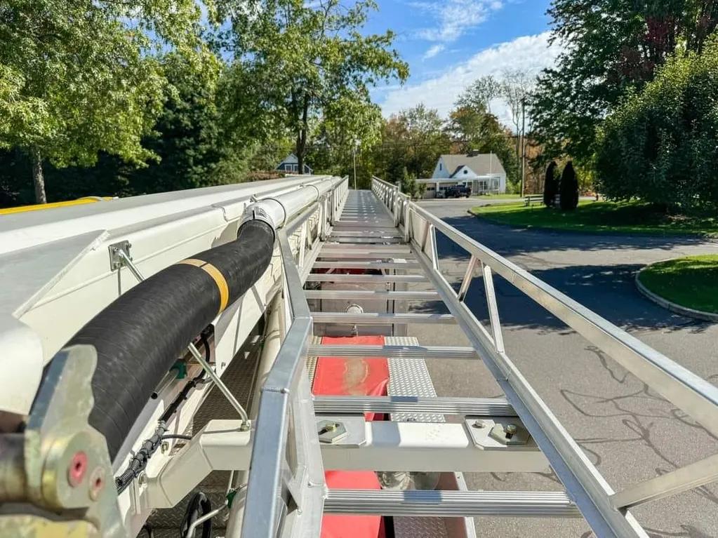 2006 E-One Cyclone II 100FT Bronto Skylift - image 27